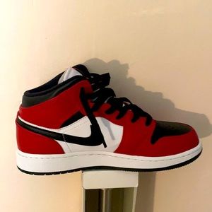 Jordan Mid Chicago Black Toe (GS).